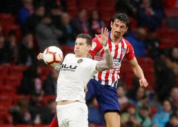 Santi Mina y Stefan Savic  