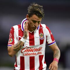 Chivas golea al Necaxa y “Chicote” levanta la mano