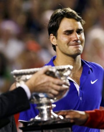 El 1 de febero de 2009 se enfrentan por primera vez en la final de un Grand Slam fuera de Europa. Nadal venció a Federer por 7-5, 3-6, 7-6 (3), 3-6 y 6-2. En la entrega de trofeos Federer no pudo aguantar la tensión y rompió a llorar 