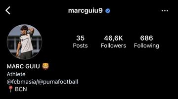 Los seguidores de Marc Guiu antes de su debut con el Barça.