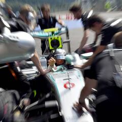 Pole de Rosberg y Alonso duró 200 metros con su McLaren