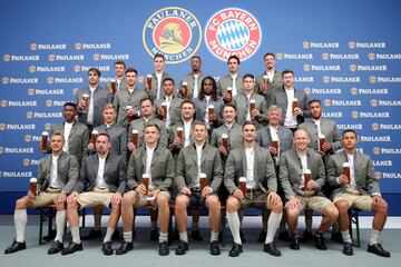 El Bayern presenta su vestimenta para el Oktoberfest