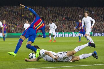 Neymar - Champions League 2016/2017, Barcelona - PSG: En la remontada del Barcelona en la Champions 16/17, hubo dos penaltis polémicos, el primero pitado a Neymar en una supuesta falta de Meunier. Para muchos especialistas y afición, la acción no fue penalti. Fue el 3-0.