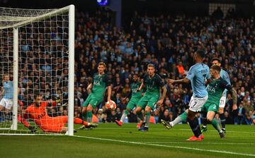 3-2. Raheem Sterling marc¨® el tercer gol.
