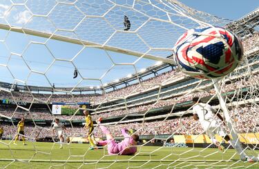Filtró Gonzalo para la llegada de Alexander Arnold hasta línea de fondo, poniendo un gran centro atrás para encontrar el empuje de Fran García, que finalizó con un gran remate y el tanto del 2-0.