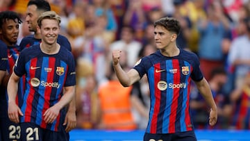 BARCELONA, 28/05/2023.- El centrocampista del FC Barcelona Gavi (d) celebra su gol durante el encuentro correspondiente a la jornada 37 de Primera División disputado hoy domingo en el Camp Nou. EFE/ Alberto Estevez
