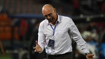 Alfredo Arias deja de ser técnico del Medellín
