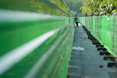 Imágenes de operarios trabajando en las obras del estadio del Real Betis, Benito Villamarín.