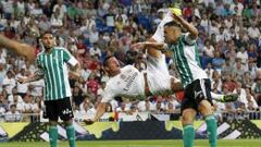 Doblete fantástico de James, tiro libre y chilena al Betis