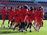 LEON, 30/12/25 Entrenamiento de Cultural y Deportiva Leonesa , hoy en el estadio Reino de León,donde acudieron alrededor de 2000 aficionados