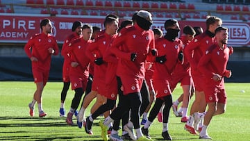 LEON, 30/12/25 Entrenamiento de Cultural y Deportiva Leonesa , hoy en el estadio Reino de León,donde acudieron alrededor de 2000 aficionados