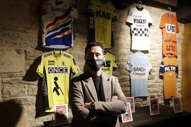 Una exposición de maillots recorre la historia de La Vuelta