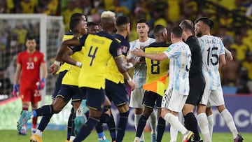 Soccer Football - World Cup - South American Qualifiers - Ecuador v Argentina - Estadio Monumental Banco Pichincha, Guayaquil, Ecuador - March 29, 2022 Ecuador and Argentina players clash Pool via REUTERS/Jose Jacome