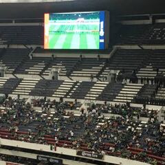 Pobre entrada en el Azteca para el México vs Honduras
