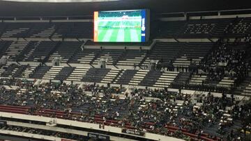 Minutos antes del inicio del encuentro eliminatorio, el Coloso de Santa &Uacute;rsula presentaba varios huecos en sus tribunas.