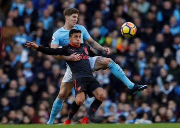 Así fue el ingrato partido de Alexis ante el Manchester City