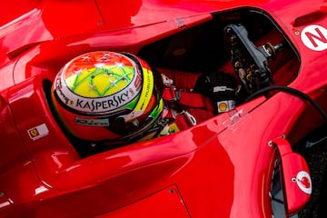 Mick Schumacher conduce el Ferrari F2004 de su padre