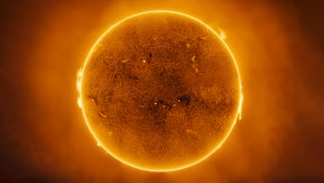 Close-up of the Sun emitting solar flares, captured in the H-alpha light wavelength, showcasing its dynamic and powerful nature. H-alpha light is emitted by hydrogen atoms, the most common element in the Sun.
Taken in Nerja, Andalusia. South of Spain on Saturday 02/22/2025.