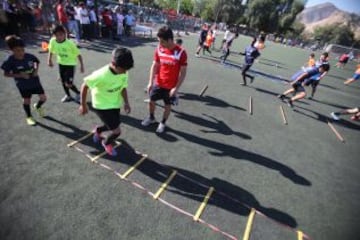 El plantel cruzado llegó hasta Recoleta para compartir con los niños de la comuna.