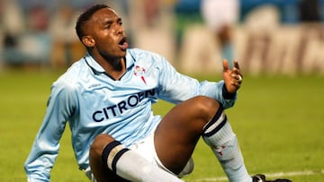 McCarthy en el suelo durante un partido de la UEFA.
