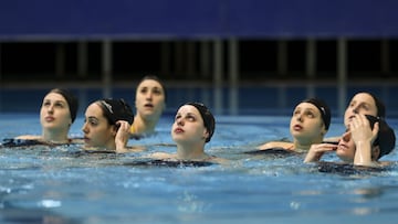 La natación sincronizada.