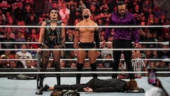 Rhea Ripley, Finn Balor y Damian Priest, tras atacar a Edge en Raw.