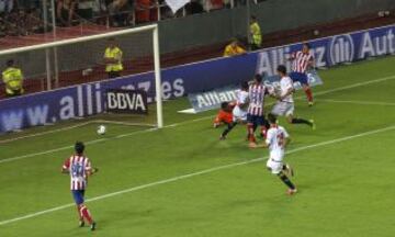 Sevilla - Atlético de Madrid. 1-3. Tercer gol Cristian Rodríguez.