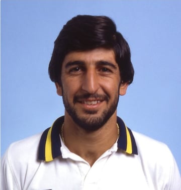 Disputó la Copa del Mundo de Argentina 78 donde quedaron eliminados en la Fase de Grupos. Fue uno de los responsables de aquel histórico empate que logró su selección ante Escocia.