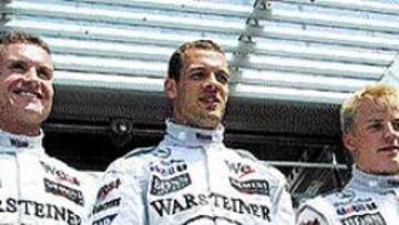 <b>FELICES.</b> Coulthard, Wurz y Raikkonnen estaban así de contentos tras el anuncio de su confirmación.