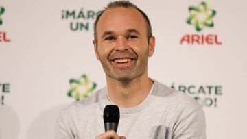 Iniesta: "A Dembélé no hay que matarlo... o matarlo pero cuando ya no haya remedio"