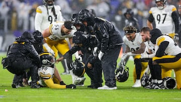 BALTIMORE, MARYLAND - JANUARY 06: T.J. Watt #90 of the Pittsburgh Steelers is looked at by medical staff after an injury during the second half of a game against the Baltimore Ravens at M&T Bank Stadium on January 06, 2024 in Baltimore, Maryland.   Rob Carr/Getty Images/AFP (Photo by Rob Carr / GETTY IMAGES NORTH AMERICA / Getty Images via AFP)