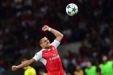 Alexis Sánchez mostró su poder goleador en la Champions