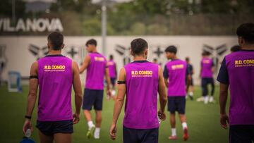 Los jugadores del Barcelona con la publicidad del Congo.