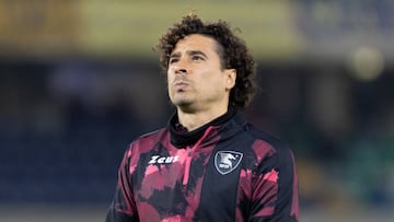 Guillermo Ochoa, relegado a la banca del Salernitana