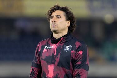 Guillermo Ochoa festeja hoy su debut de hace 19 años