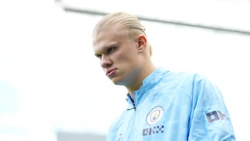 NEWCASTLE UPON TYNE, ENGLAND - AUGUST 21: Erling Haaland of Manchester City walks out of the tunnel prior to kick off of the Premier League match between Newcastle United and Manchester City at St. James Park on August 21, 2022 in Newcastle upon Tyne, England. (Photo by Tom Flathers/Manchester City FC via Getty Images)