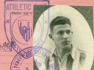 Jugó desde 1926 a 1934 en las filas del Athletic de Bilbao, donde ganó tres Ligas y cuatro Copas. La temporada 34/35 ficha por el Atlético de Madrid. En 1935 en un choque con Eizaguirre portero del Sevilla se rompió la tibia y peroné, como consecuencia de esta lesión su carrera sufrió un parón.