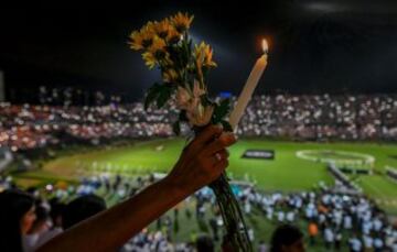 El acto central tuvo lugar en el Atanasio Girardot de Medellín pero hubo otras manifestaciones de apoyo en otros lugares del país.