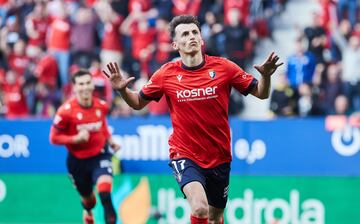 El jugador del Osasuna, Ante Budimir, celebra el 1-1 al Real Madrid.