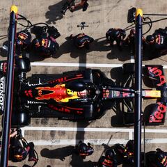 Red Bull se disculpó con Checo Pérez por la mala detención