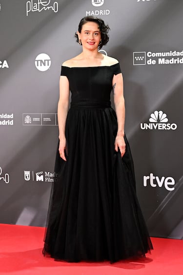 Liliana Biamonte posa en la alfombra roja. 