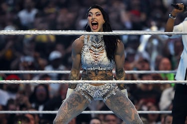 Rhea Ripley es presentada antes del combate por el Campeonato Femenino de la WWE contra Jade Cargill durante WrestleMania 42 en el Allegiant Stadium.