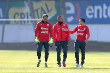 Bravo, Vidal y Sánchez. Las máximas figuras de la Roja.