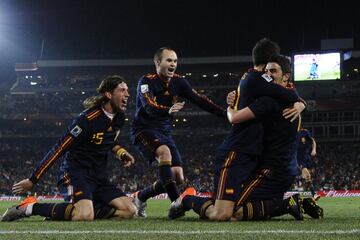 Volvió a ser decisivo en el Mundial 2010 al marcar el gol de la victoria para España en los cuartos de final ante Paraguay. 
 