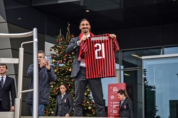 La presentación de Ibra con el Milan