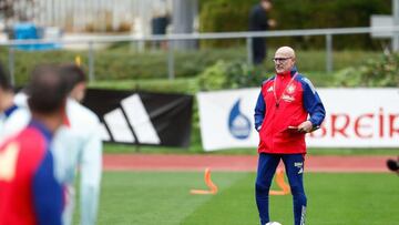 El amuleto ignorado por Luis Enrique que es indispensable para Luis de la Fuente