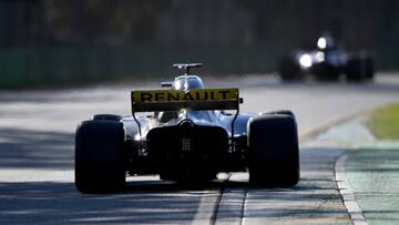 EPA4812. MELBOURNE (AUSTRALIA), 23/03/2018.- El piloto espa&ntilde;ol Carlos Sainz, de Renault, participa en la segunda sesi&oacute;n de entrenamientos libres para el Gran Premio de Australia de F&oacute;rmula Uno en el circuito Albert Park en Melbourne (Australia) hoy, 23 de marzo de 2018. EFE/Diego Azubel