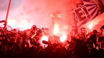 Llegada del autobús de la Real Sociedad a Anoeta.