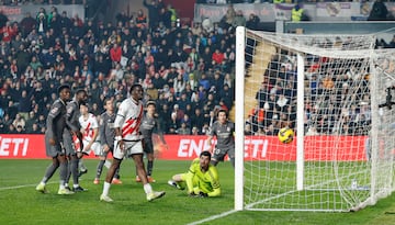  Saque de esquina de Isi que conecta Mumin con un poderoso cabezazo en el segundo palo, de nuevo cruzado para superar a un Courtois que poco puede hacer, sellando el 2-0. 