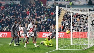  Saque de esquina de Isi que conecta Mumin con un poderoso cabezazo en el segundo palo, de nuevo cruzado para superar a un Courtois que poco puede hacer, sellando el 2-0. 